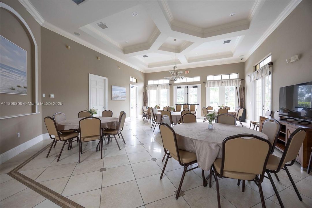 For Sale: $285,000 (3 beds, 2 baths, 1621 Square Feet)