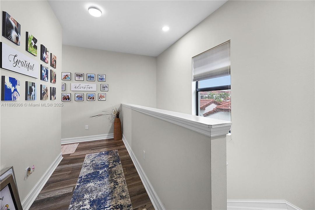 For Sale: $285,000 (3 beds, 2 baths, 1621 Square Feet)