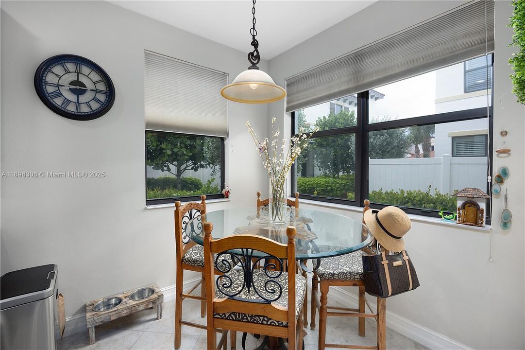 For Sale: $285,000 (3 beds, 2 baths, 1621 Square Feet)