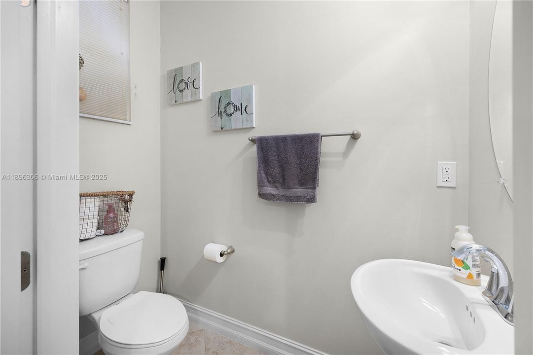 For Sale: $285,000 (3 beds, 2 baths, 1621 Square Feet)