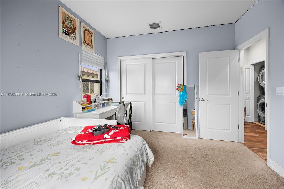 For Sale: $285,000 (3 beds, 2 baths, 1621 Square Feet)