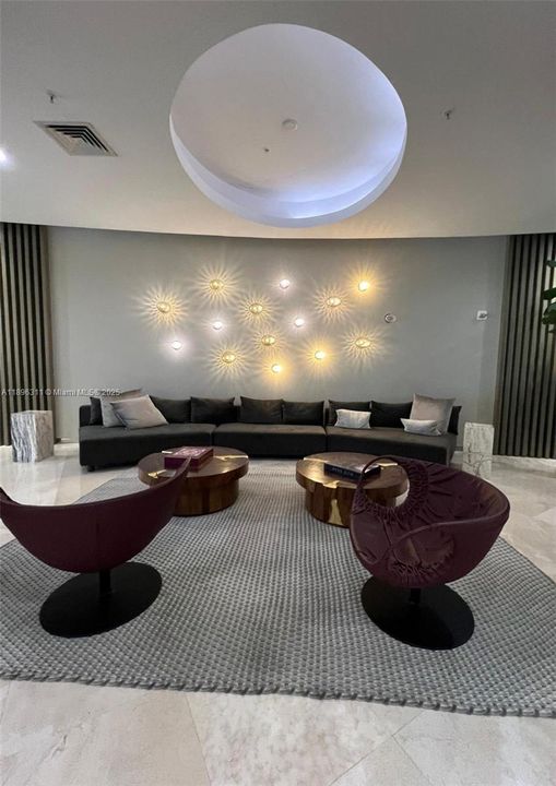 For Rent: $2,300 (0 beds, 1 baths, 386 Square Feet)