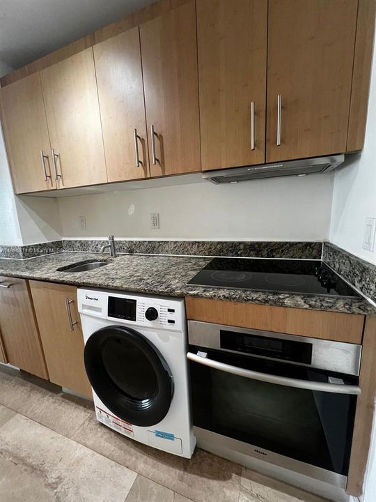 For Rent: $2,300 (0 beds, 1 baths, 386 Square Feet)