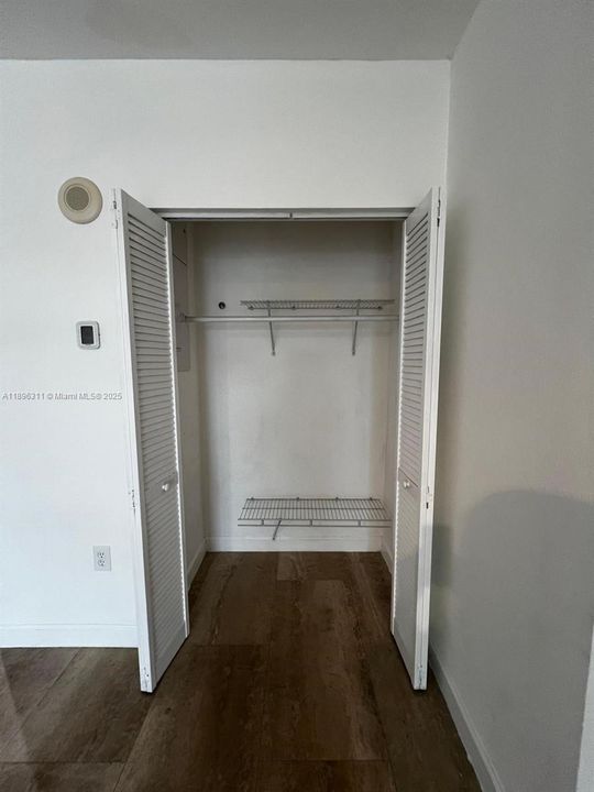 For Rent: $2,300 (0 beds, 1 baths, 386 Square Feet)