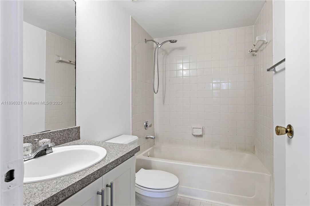 待售: $312,000 (3 贝兹, 2 浴室, 1216 平方英尺)