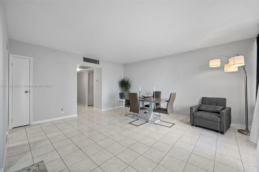 Activo con contrato: $222,222 (1 camas, 1 baños, 913 Pies cuadrados)