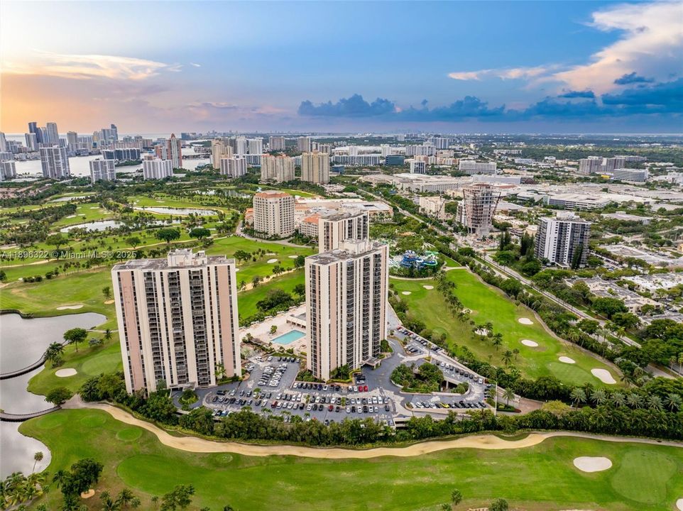 Activo con contrato: $222,222 (1 camas, 1 baños, 913 Pies cuadrados)