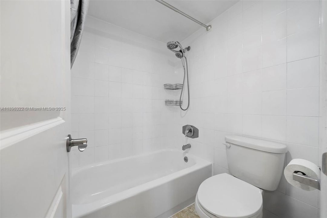 Activo con contrato: $222,222 (1 camas, 1 baños, 913 Pies cuadrados)