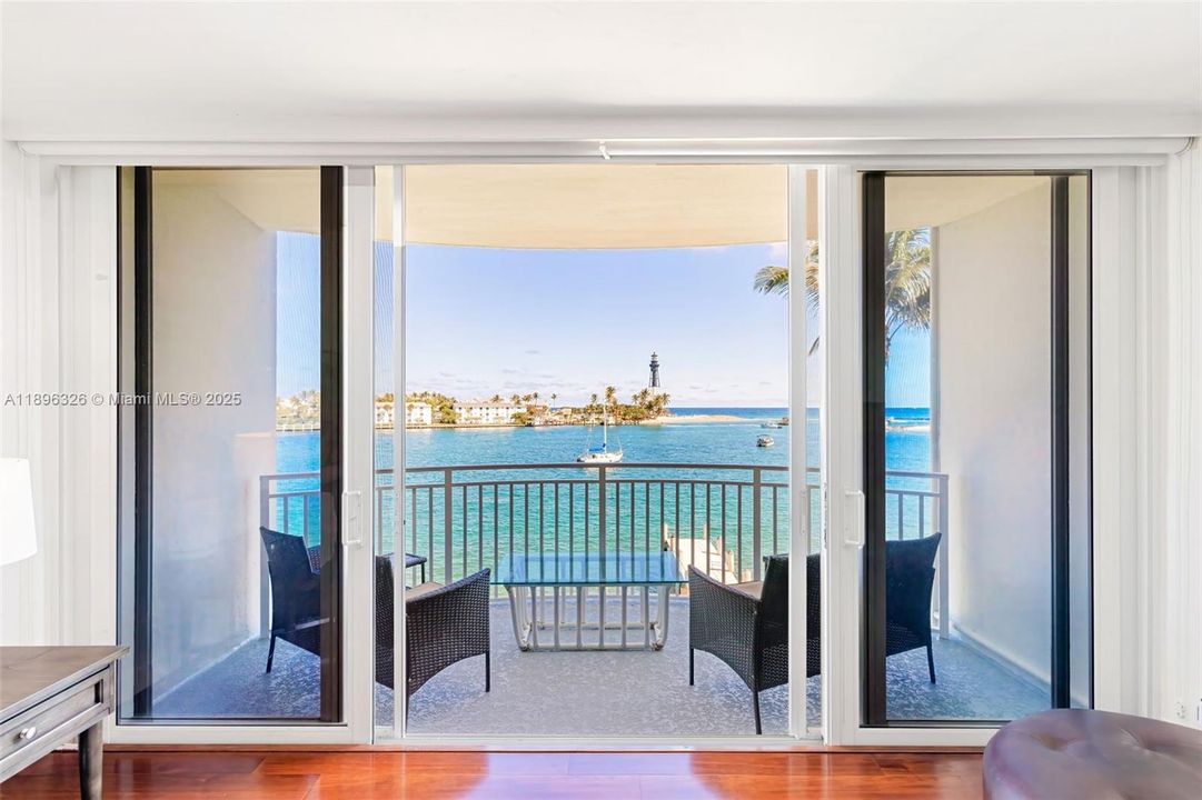 最近租的: $2,750 (1 贝兹, 2 浴室, 858 平方英尺)