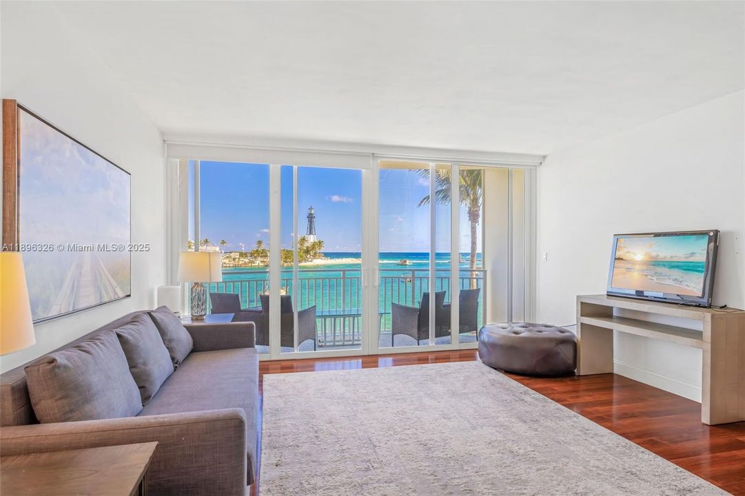 最近租的: $2,750 (1 贝兹, 2 浴室, 858 平方英尺)