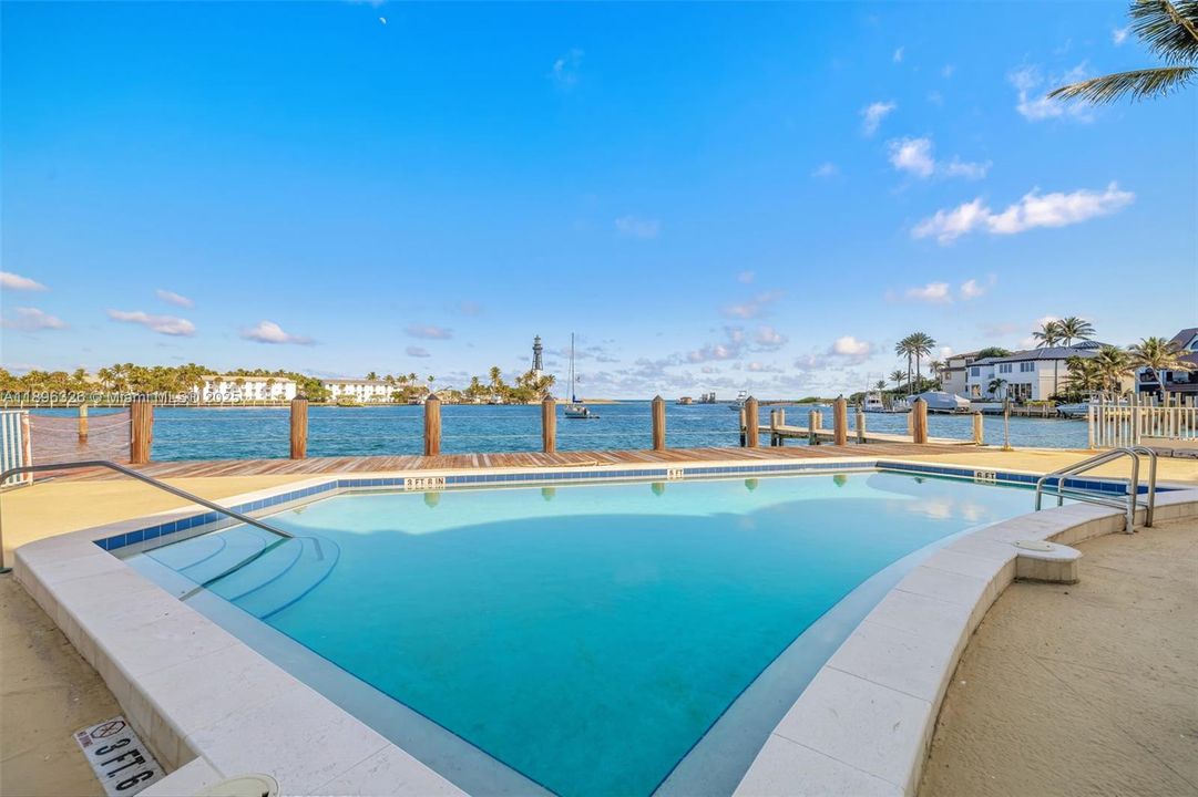 最近租的: $2,750 (1 贝兹, 2 浴室, 858 平方英尺)