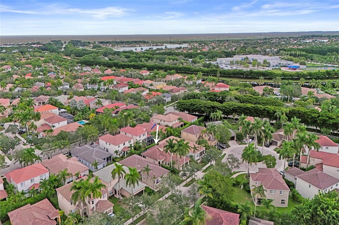 出租: $6,000 (4 贝兹, 3 浴室, 1997 平方英尺)