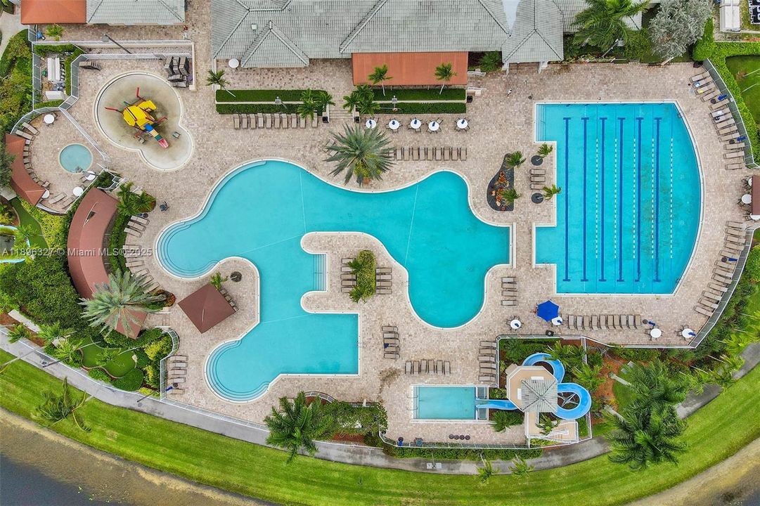 出租: $6,000 (4 贝兹, 3 浴室, 1997 平方英尺)