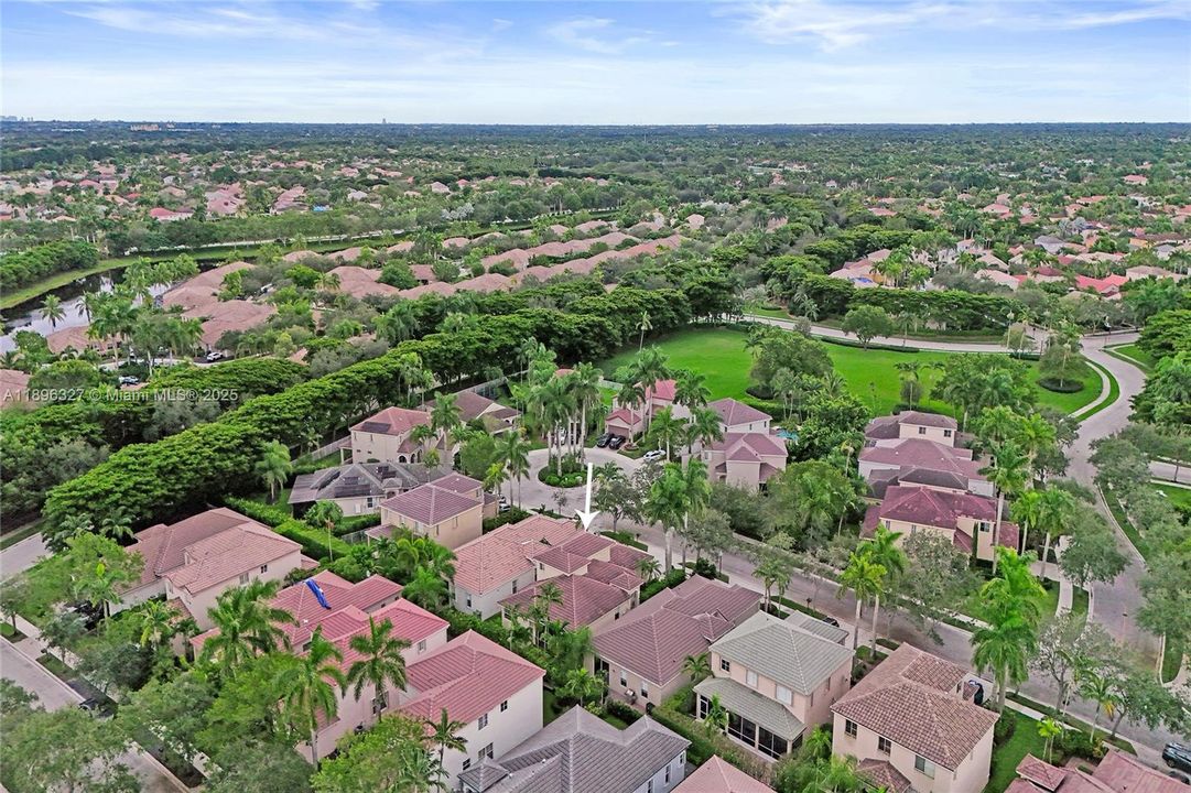 出租: $6,000 (4 贝兹, 3 浴室, 1997 平方英尺)