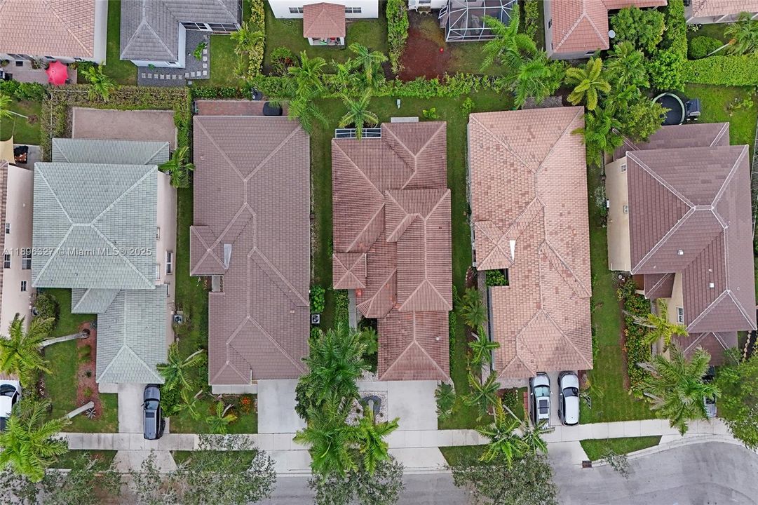 出租: $6,000 (4 贝兹, 3 浴室, 1997 平方英尺)