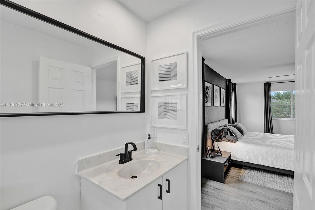 出租: $6,000 (4 贝兹, 3 浴室, 1997 平方英尺)