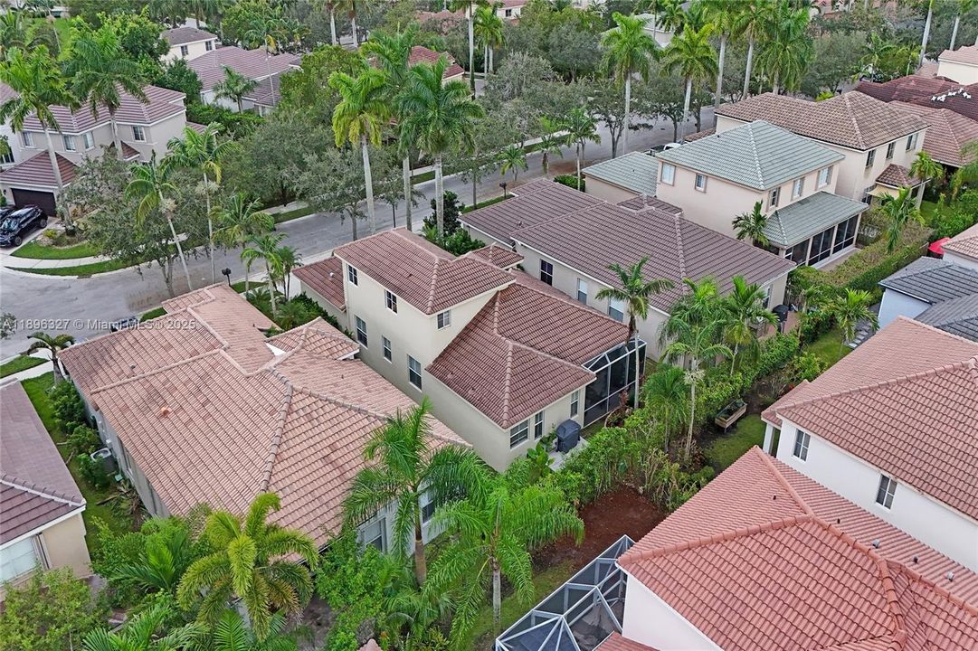 出租: $6,000 (4 贝兹, 3 浴室, 1997 平方英尺)