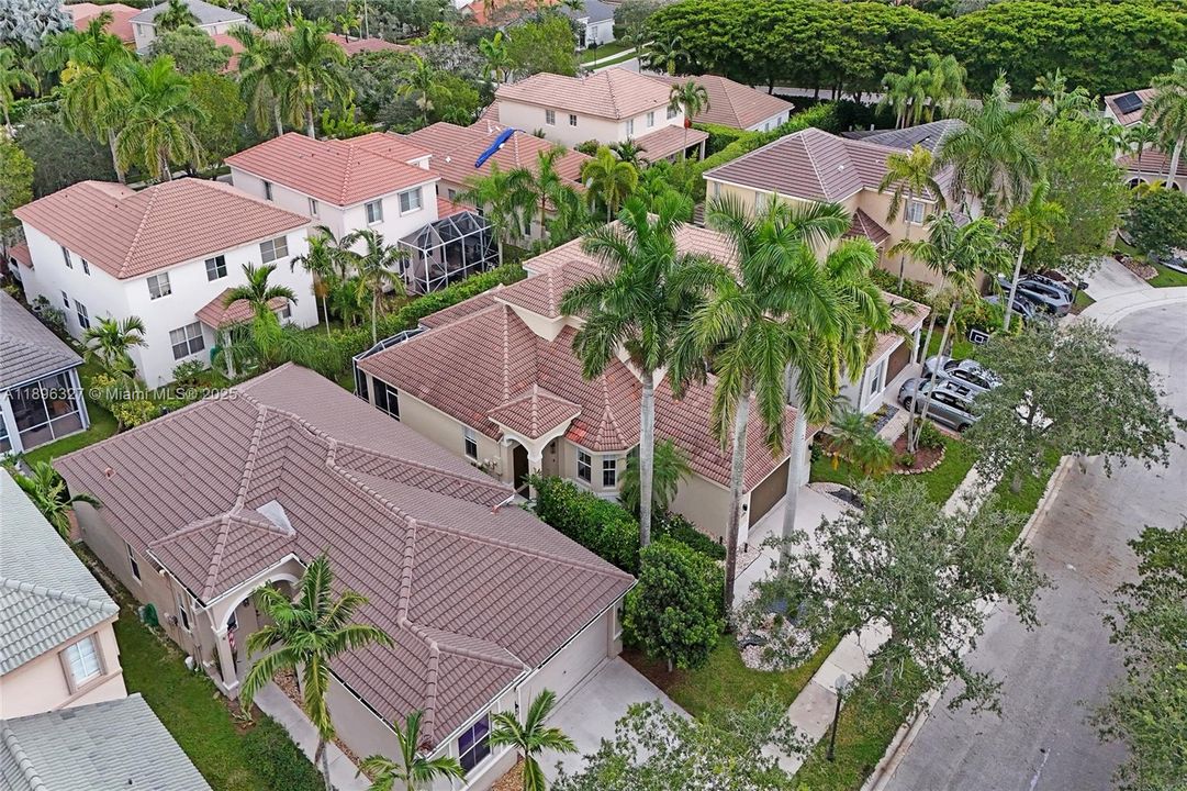 出租: $6,000 (4 贝兹, 3 浴室, 1997 平方英尺)