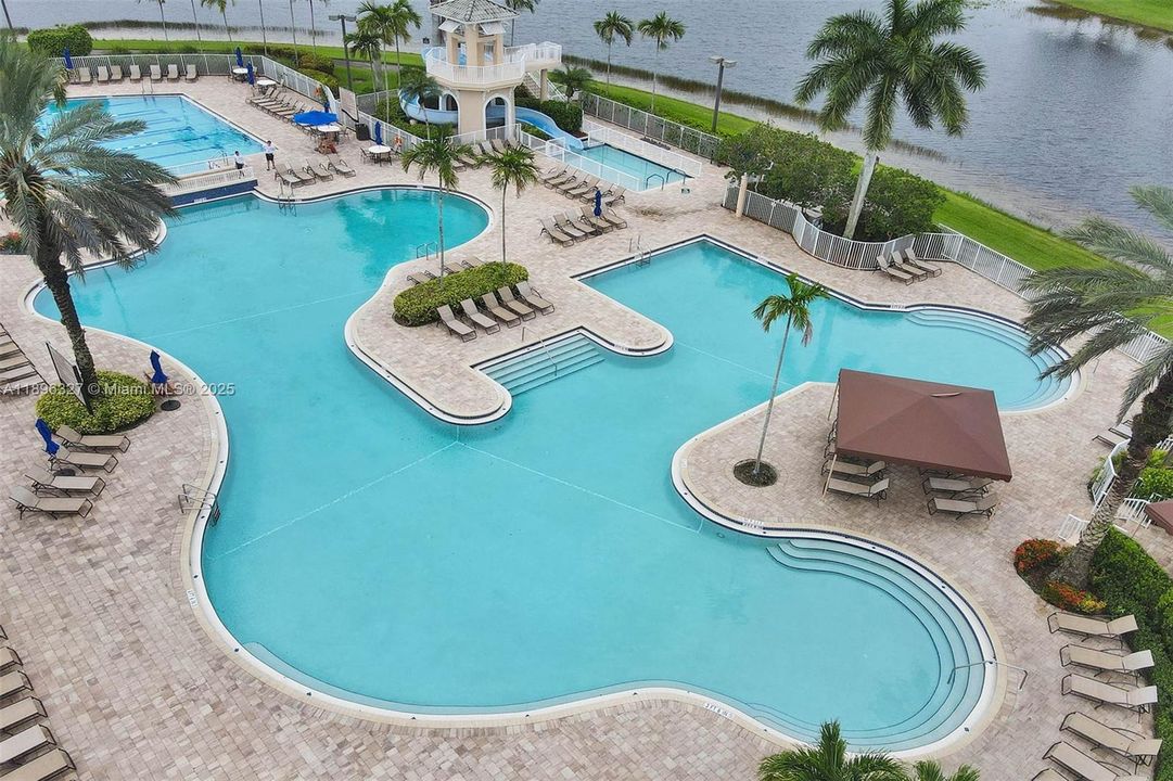 出租: $6,000 (4 贝兹, 3 浴室, 1997 平方英尺)