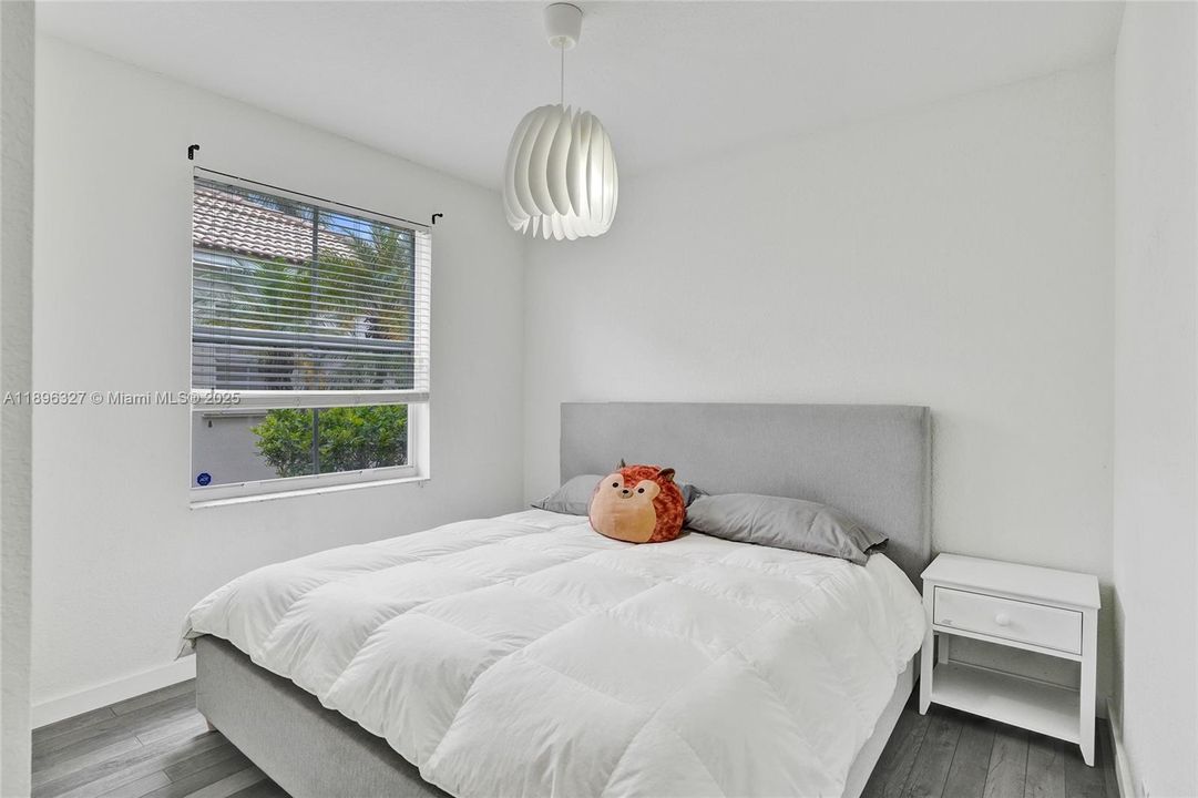 出租: $6,000 (4 贝兹, 3 浴室, 1997 平方英尺)