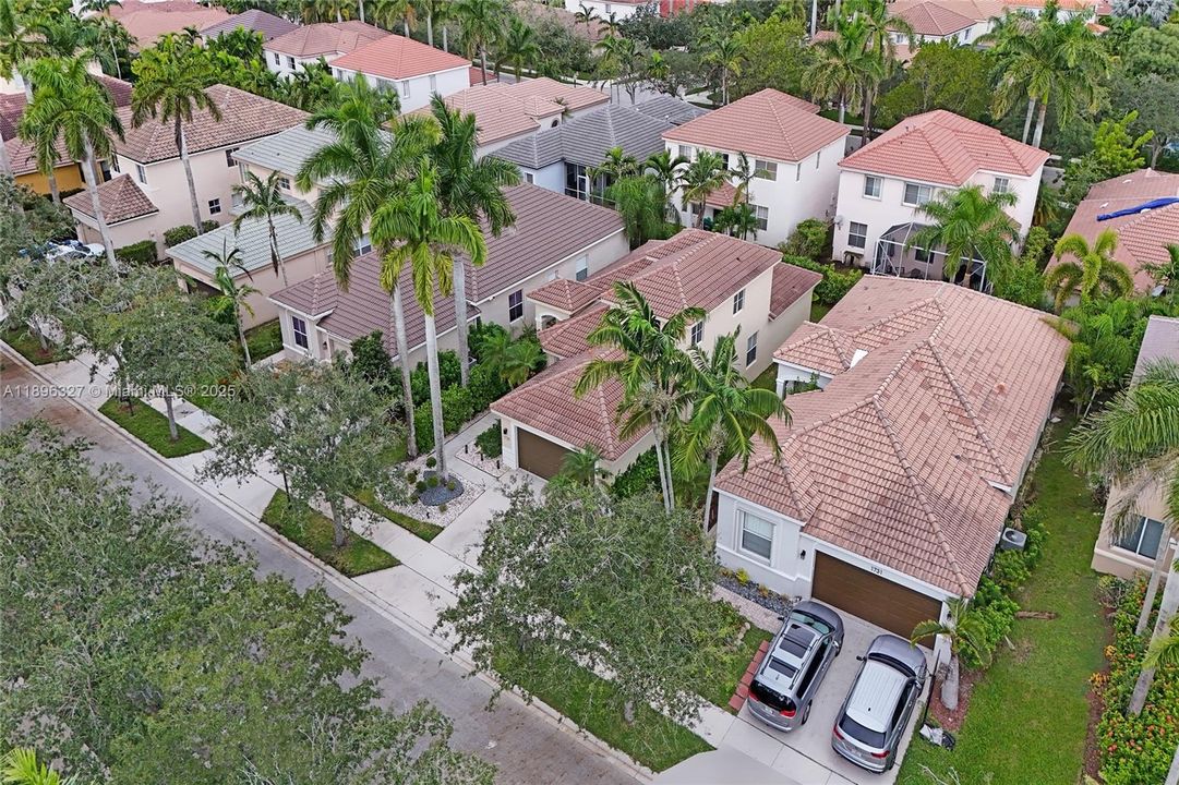 出租: $6,000 (4 贝兹, 3 浴室, 1997 平方英尺)