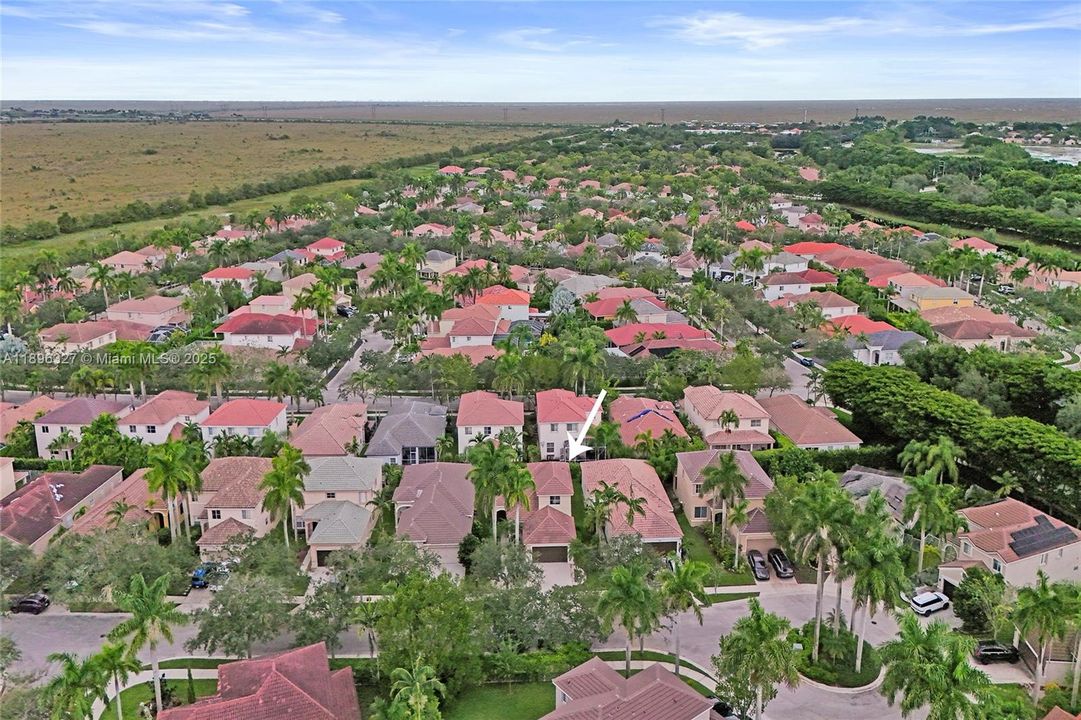 出租: $6,000 (4 贝兹, 3 浴室, 1997 平方英尺)