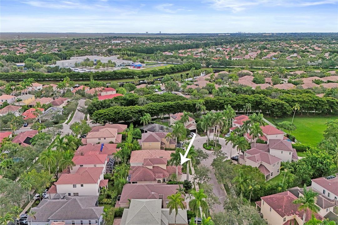 出租: $6,000 (4 贝兹, 3 浴室, 1997 平方英尺)