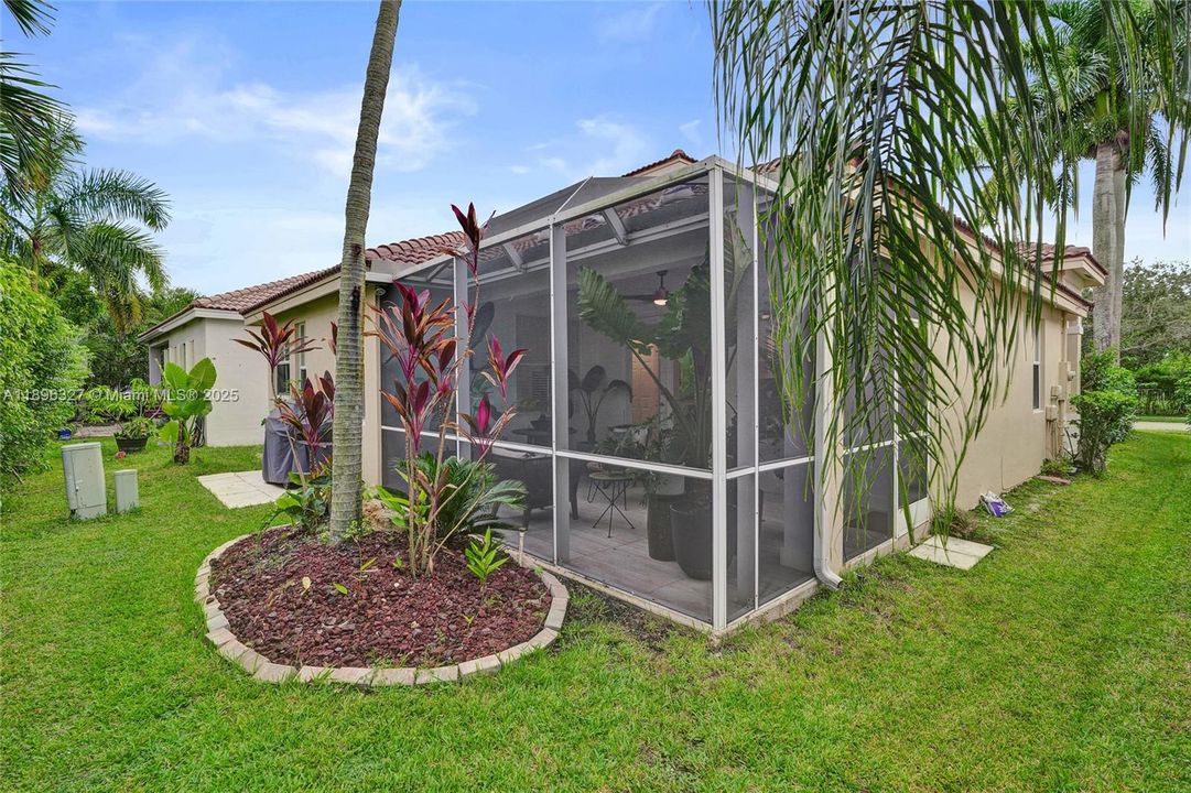 出租: $6,000 (4 贝兹, 3 浴室, 1997 平方英尺)