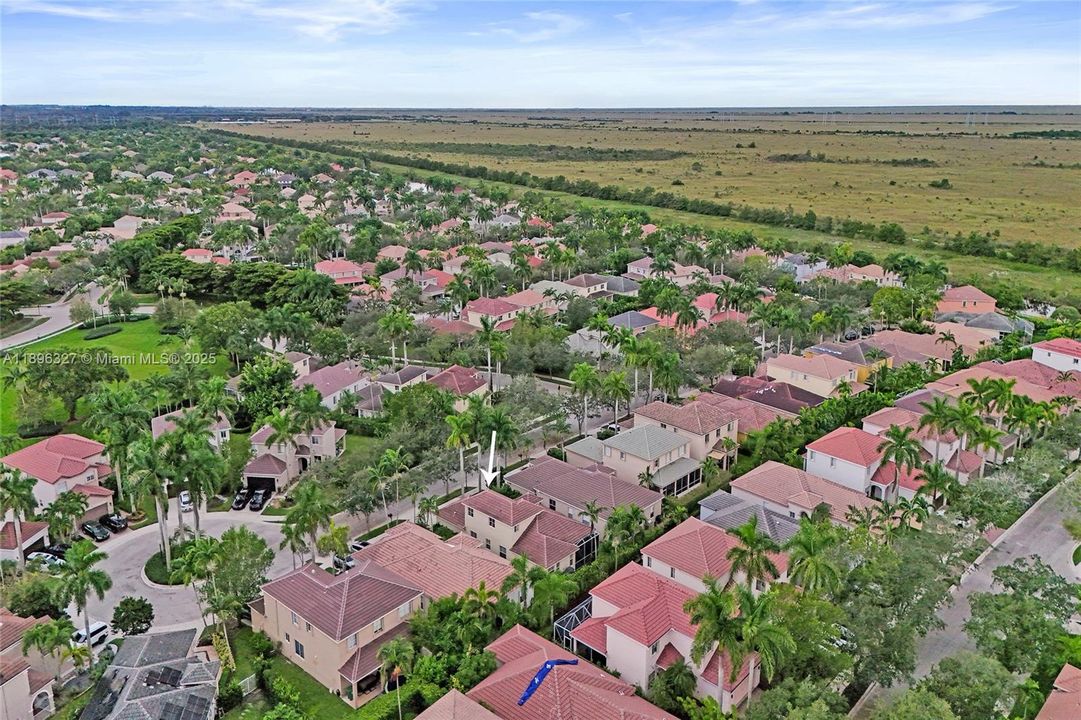 出租: $6,000 (4 贝兹, 3 浴室, 1997 平方英尺)