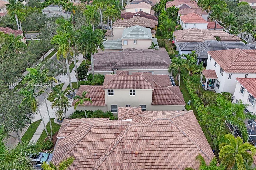 出租: $6,000 (4 贝兹, 3 浴室, 1997 平方英尺)