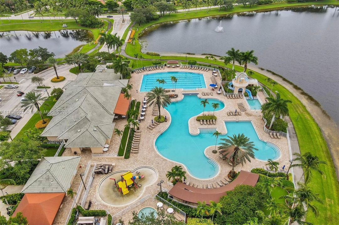 出租: $6,000 (4 贝兹, 3 浴室, 1997 平方英尺)