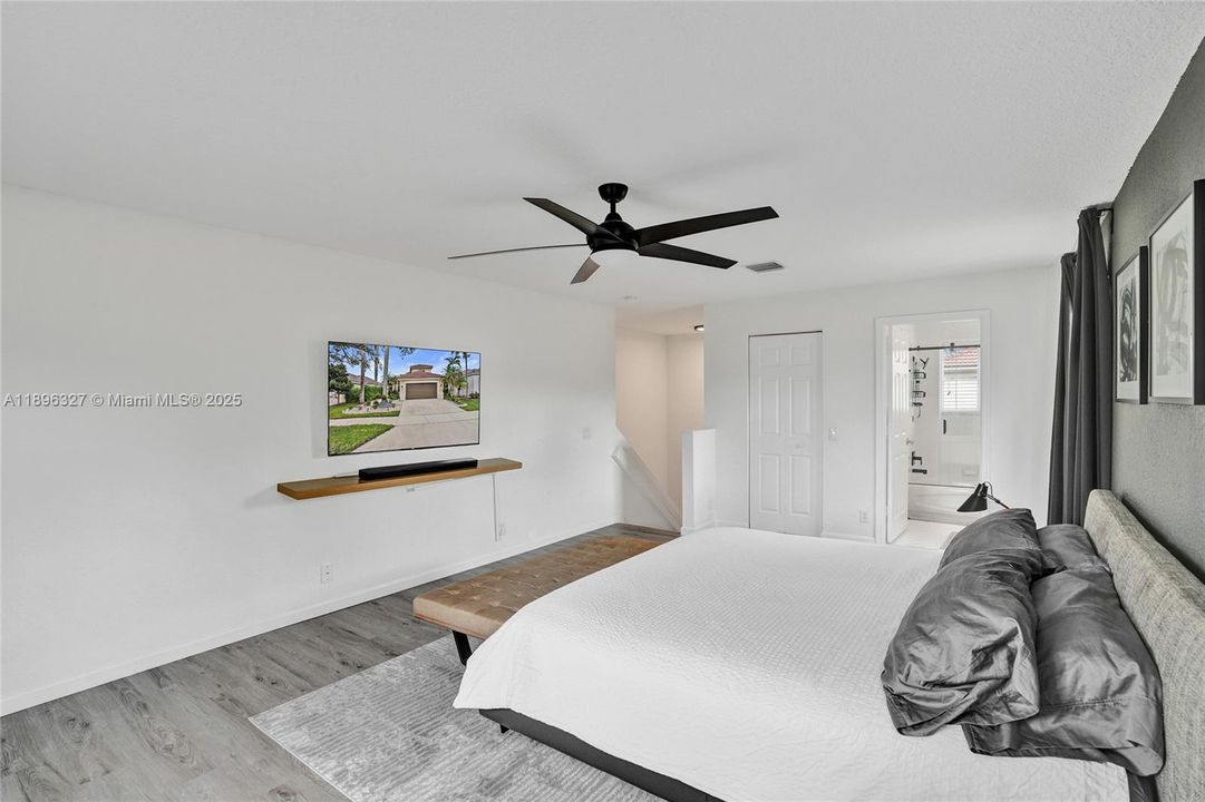 出租: $6,000 (4 贝兹, 3 浴室, 1997 平方英尺)