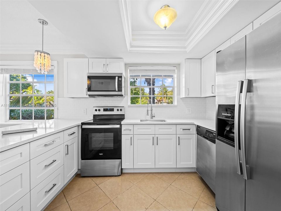 For Sale: $304,900 (2 beds, 2 baths, 942 Square Feet)