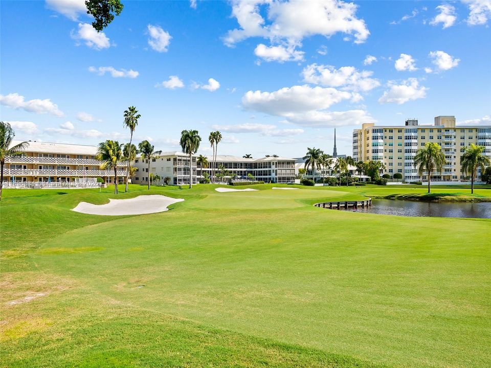 For Sale: $304,900 (2 beds, 2 baths, 942 Square Feet)