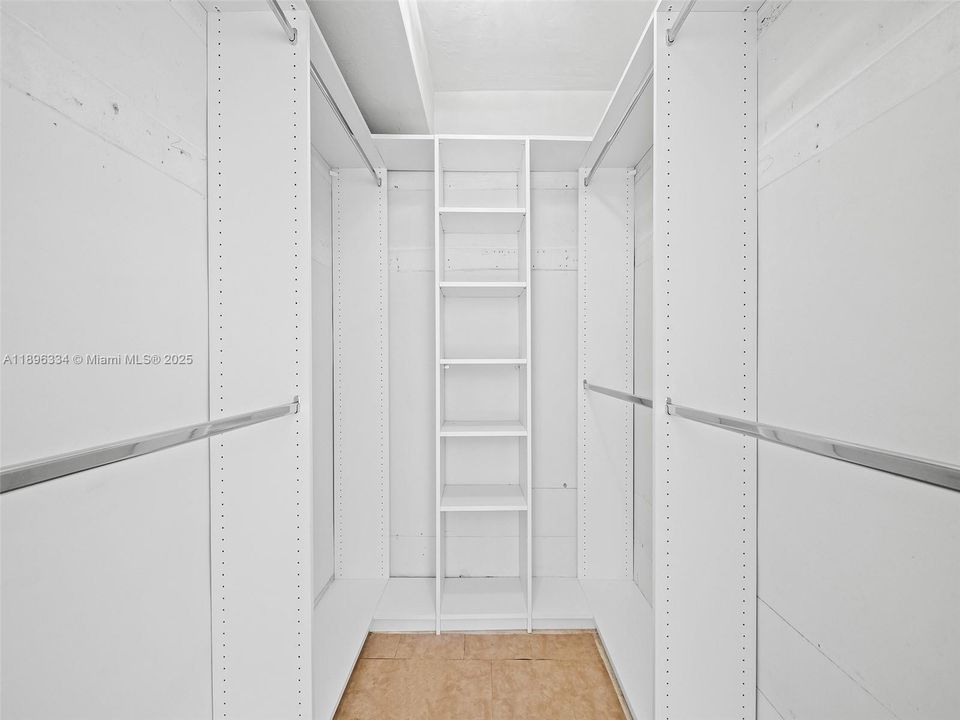 For Sale: $304,900 (2 beds, 2 baths, 942 Square Feet)