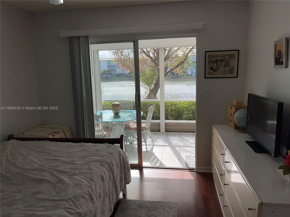 出租: $2,000 (2 贝兹, 2 浴室, 1002 平方英尺)