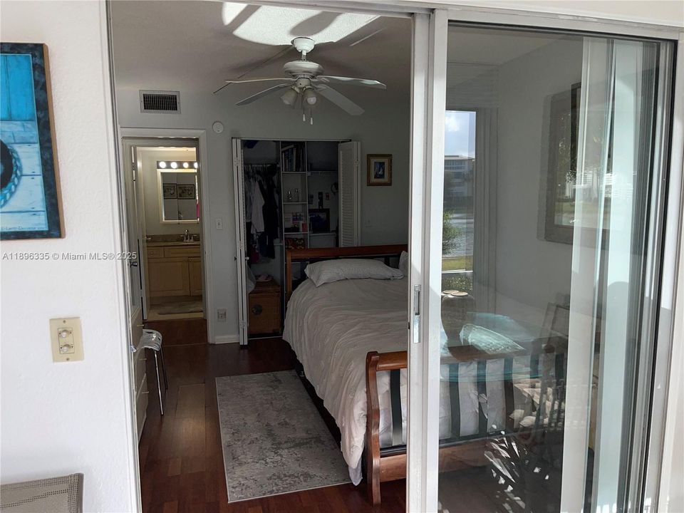 出租: $2,000 (2 贝兹, 2 浴室, 1002 平方英尺)