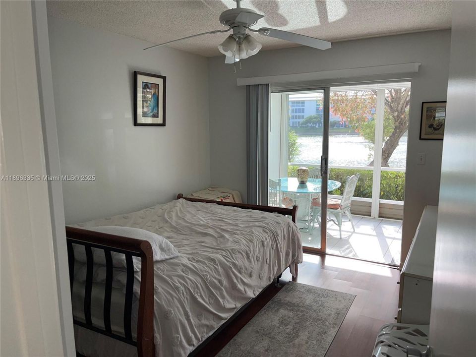 出租: $2,000 (2 贝兹, 2 浴室, 1002 平方英尺)