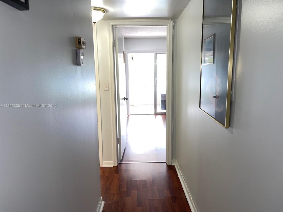 出租: $2,000 (2 贝兹, 2 浴室, 1002 平方英尺)