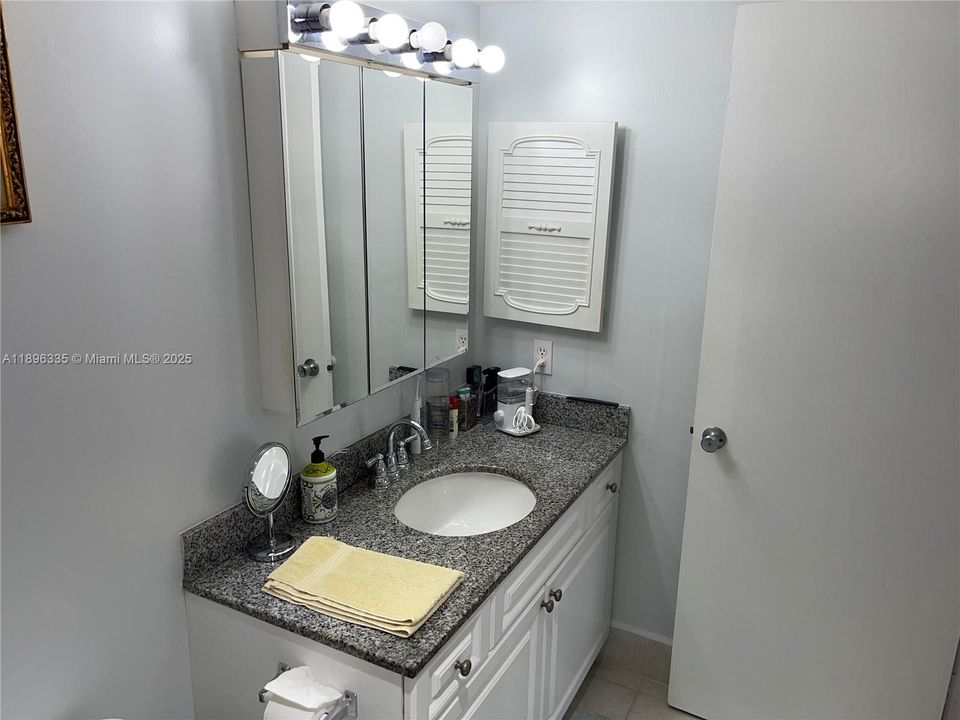 出租: $2,000 (2 贝兹, 2 浴室, 1002 平方英尺)