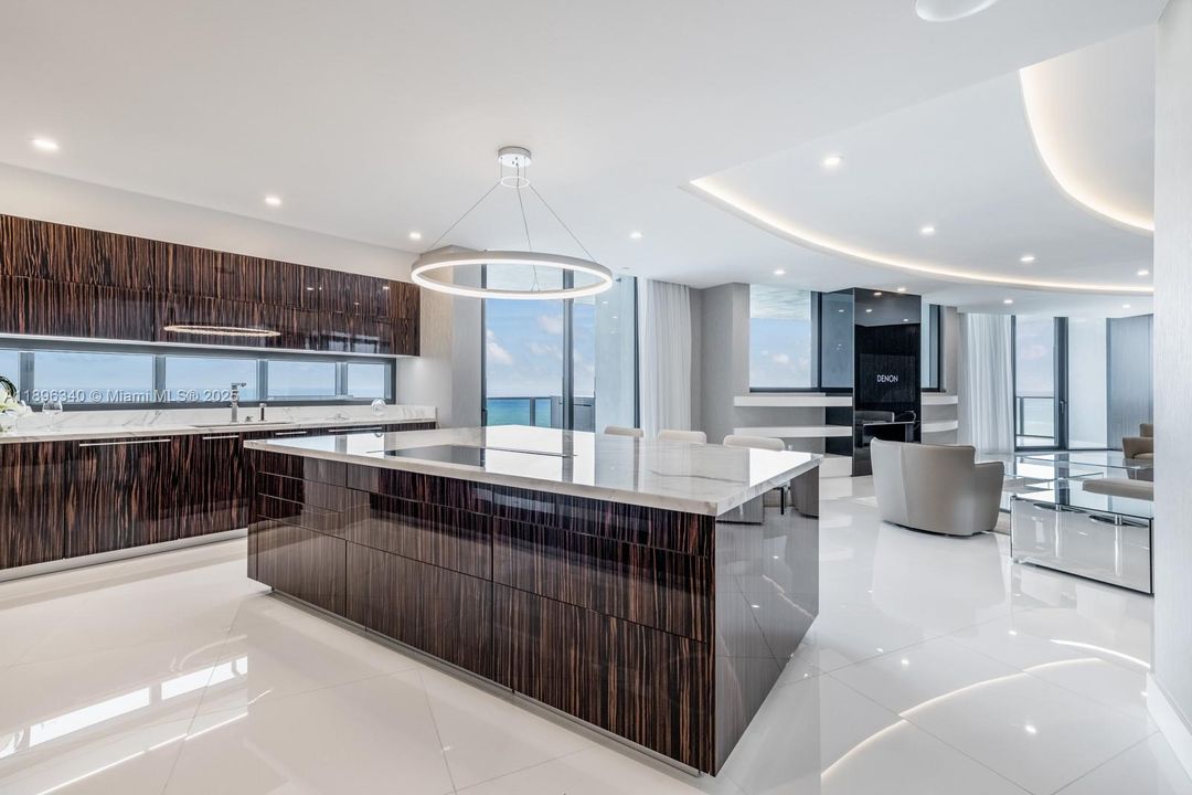 待售: $5,000,000 (3 贝兹, 4 浴室, 3171 平方英尺)