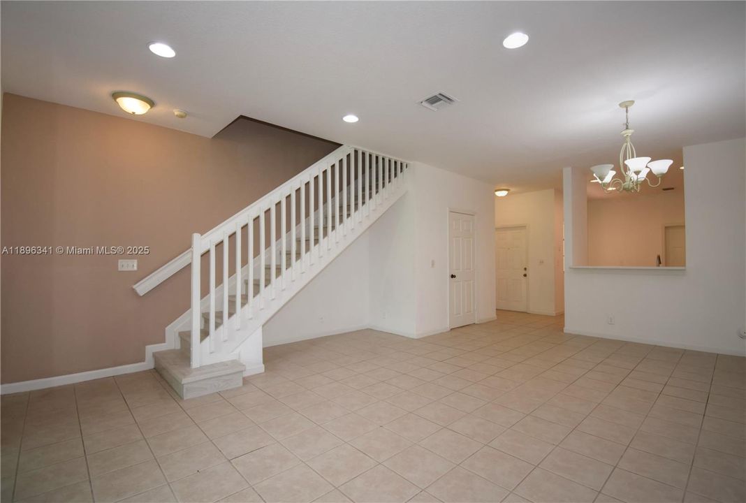 Activo con contrato: $495,000 (2 camas, 2 baños, 1155 Pies cuadrados)