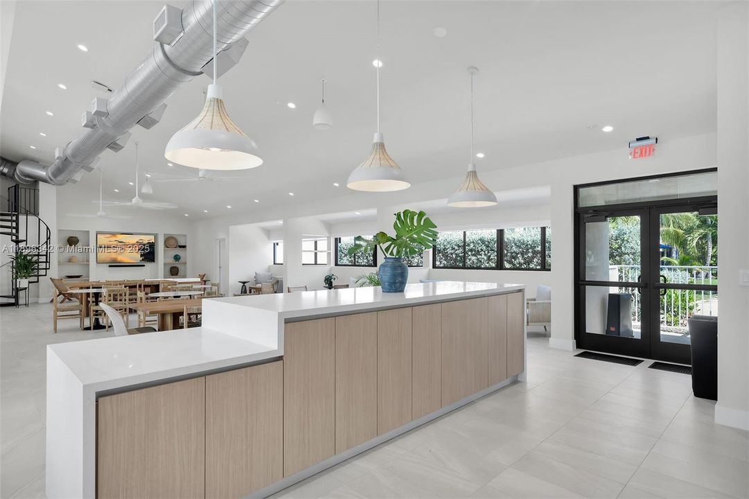 最近售出: $699,000 (2 贝兹, 2 浴室, 1359 平方英尺)