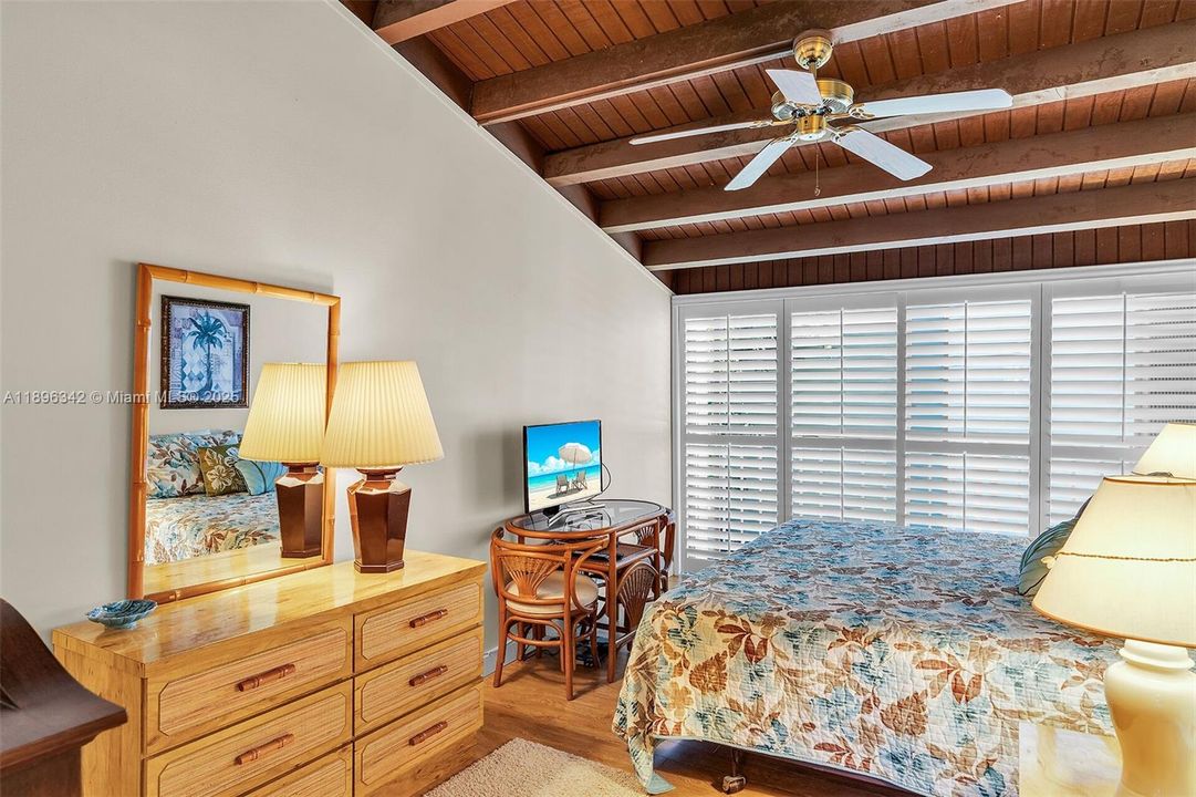 最近售出: $699,000 (2 贝兹, 2 浴室, 1359 平方英尺)