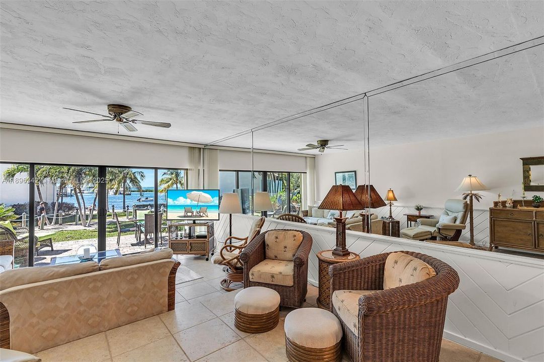 最近售出: $699,000 (2 贝兹, 2 浴室, 1359 平方英尺)