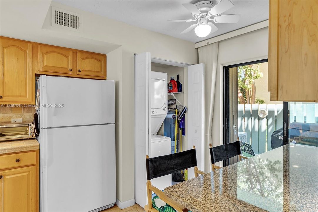 最近售出: $699,000 (2 贝兹, 2 浴室, 1359 平方英尺)