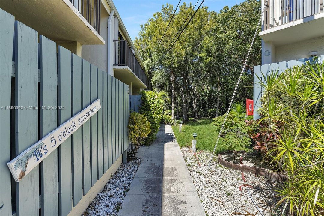 最近售出: $699,000 (2 贝兹, 2 浴室, 1359 平方英尺)