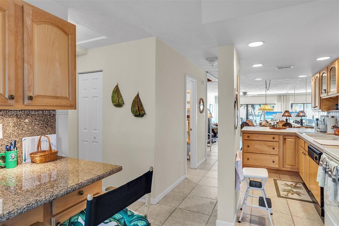 最近售出: $699,000 (2 贝兹, 2 浴室, 1359 平方英尺)