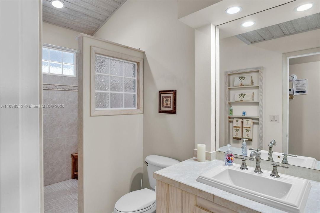 最近售出: $699,000 (2 贝兹, 2 浴室, 1359 平方英尺)