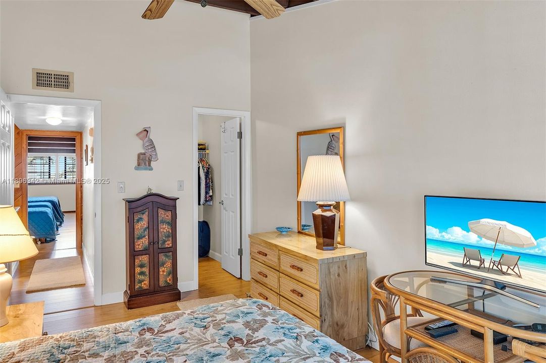 最近售出: $699,000 (2 贝兹, 2 浴室, 1359 平方英尺)